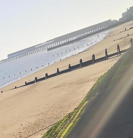 Lovely 2-Bed Caravan In Walton On The Naze Ngoại thất bức ảnh