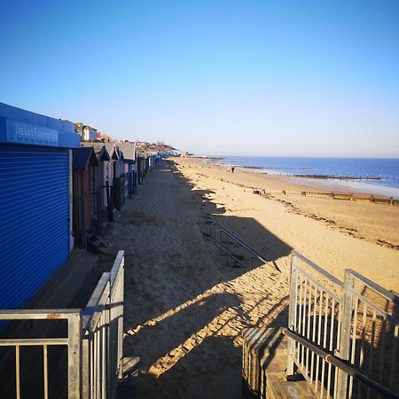 Lovely 2-Bed Caravan In Walton On The Naze Ngoại thất bức ảnh