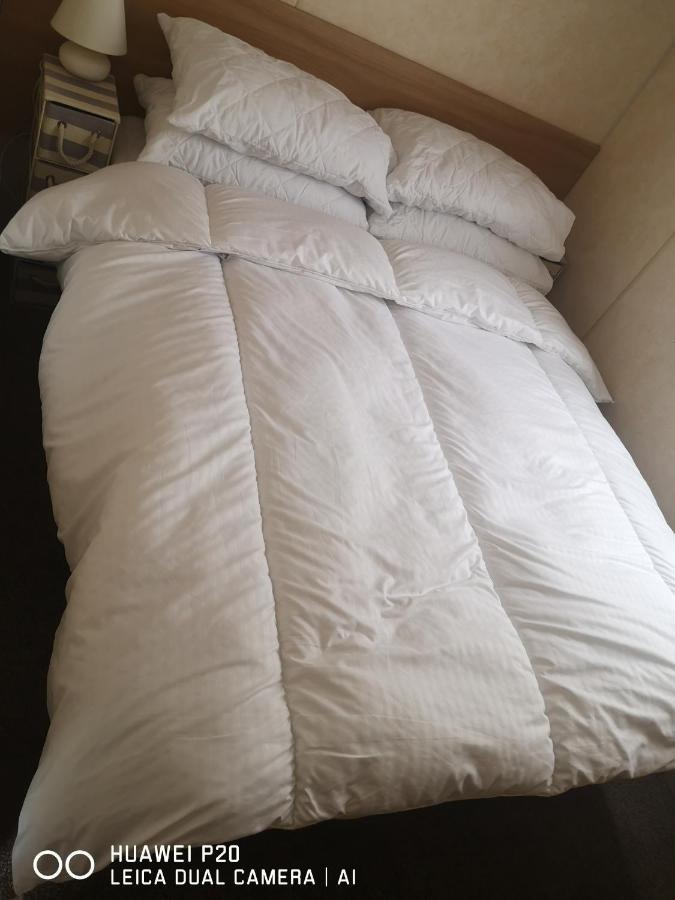 Lovely 2-Bed Caravan In Walton On The Naze Ngoại thất bức ảnh