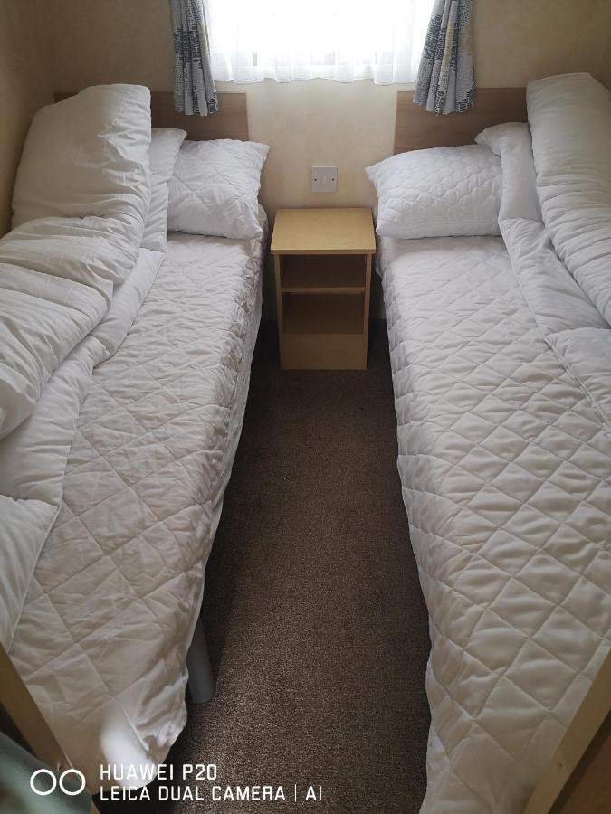 Lovely 2-Bed Caravan In Walton On The Naze Ngoại thất bức ảnh
