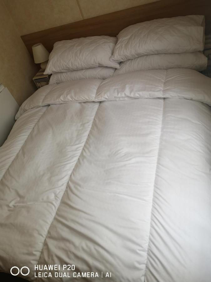 Lovely 2-Bed Caravan In Walton On The Naze Ngoại thất bức ảnh