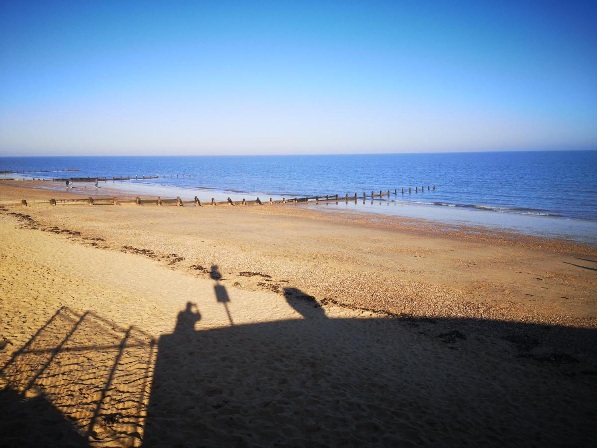 Lovely 2-Bed Caravan In Walton On The Naze Ngoại thất bức ảnh