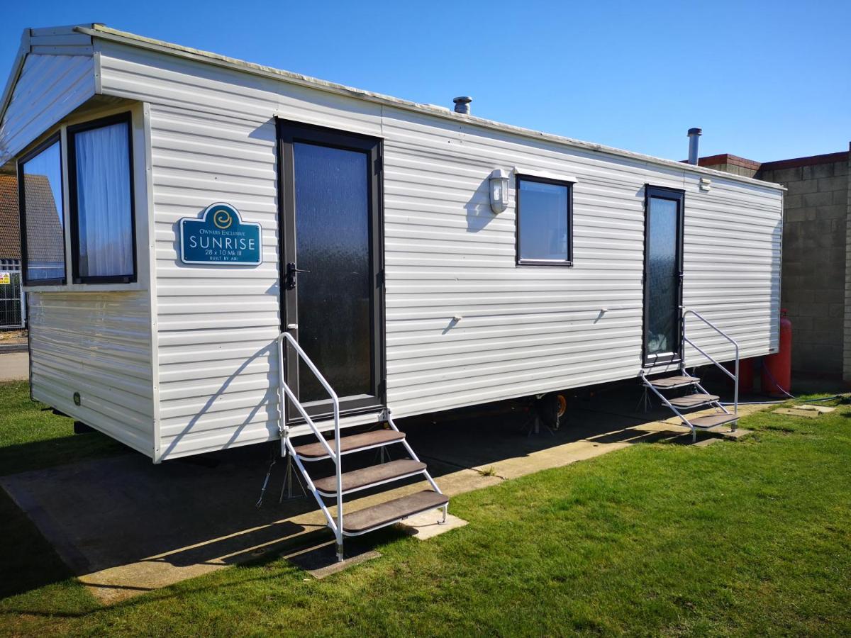 Lovely 2-Bed Caravan In Walton On The Naze Ngoại thất bức ảnh