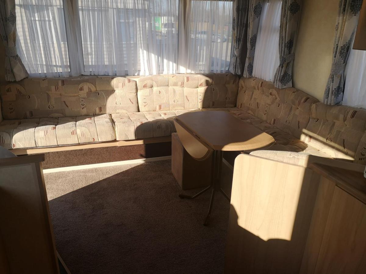 Lovely 2-Bed Caravan In Walton On The Naze Ngoại thất bức ảnh